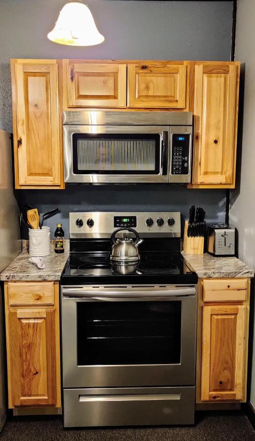 Becker'S Private Studio 2 Queen Beds, 1 Futon With A Great Back Yard! Auburn Exterior photo